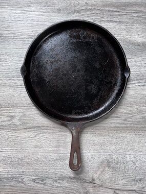 Griswold Cast Iron Skillet Griddle #109 202 made in USA shallow
